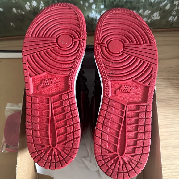 JORDAN 1 RETRO HIGH PATENT BRED - Picture 2 of 4